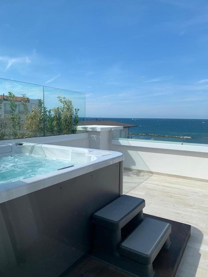 Trevi Family Resort Cattolica Ngoại thất bức ảnh